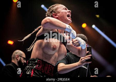 daniella hemsley boxing celebration